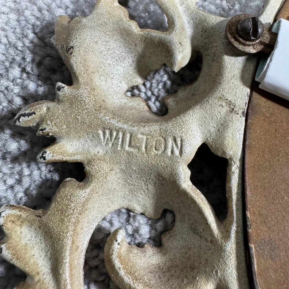 Wilton‎ Vanity Mirror Cream Ornate Rococo Cast Metal Tabletop Easel 12.5